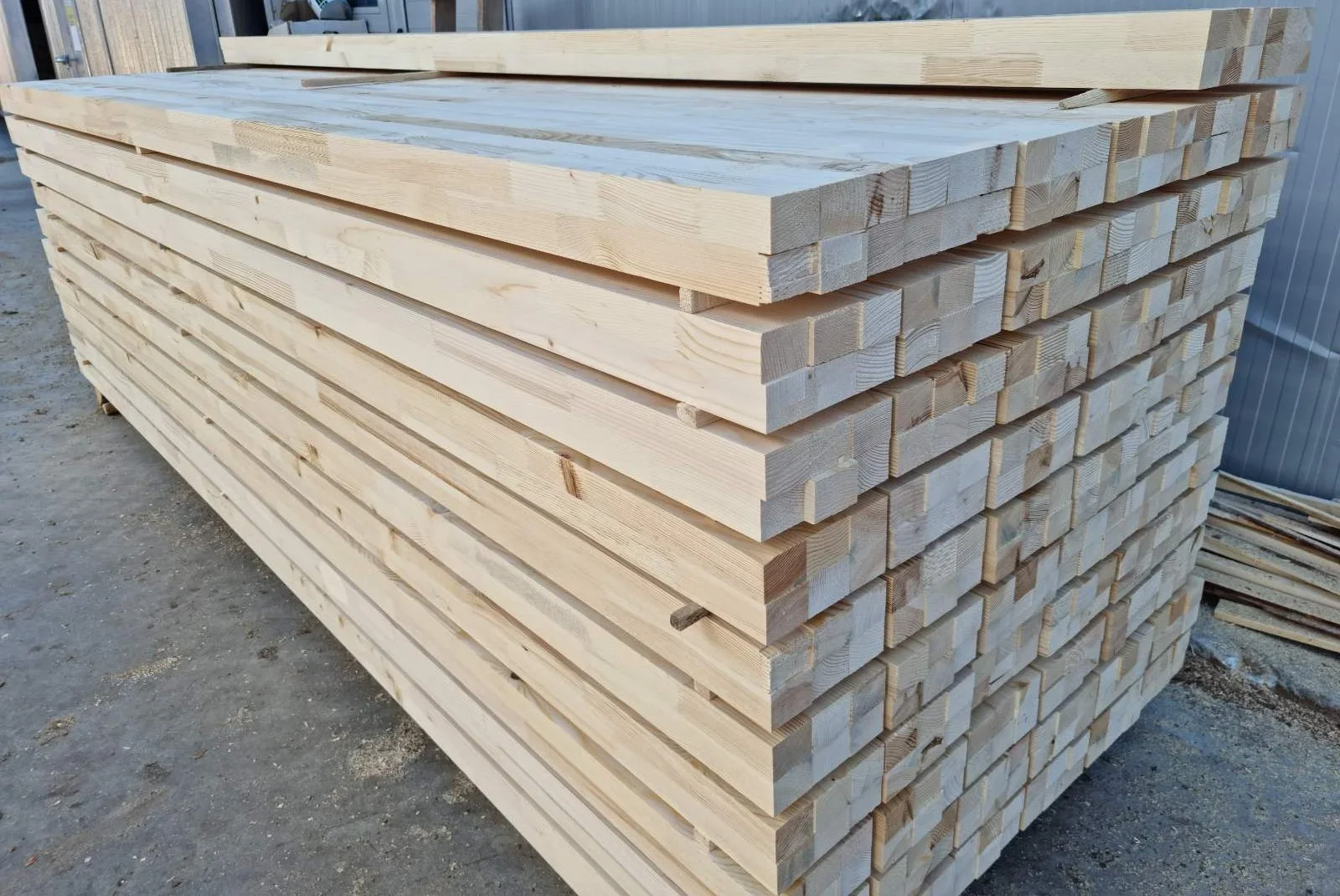 Слепени греди в производствената база